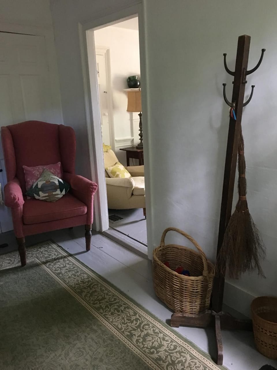 Private entry with sitting area