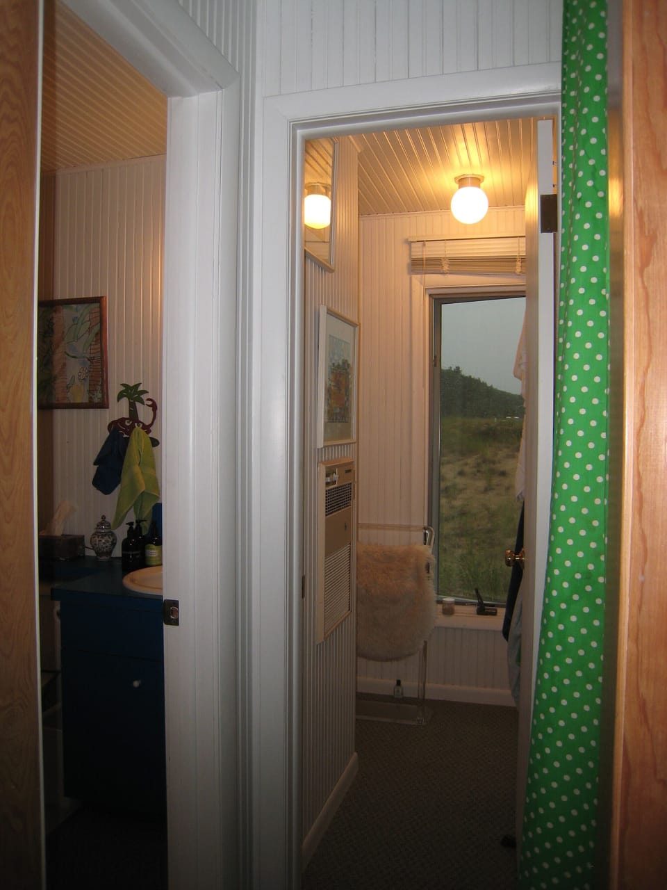 Separate shower room