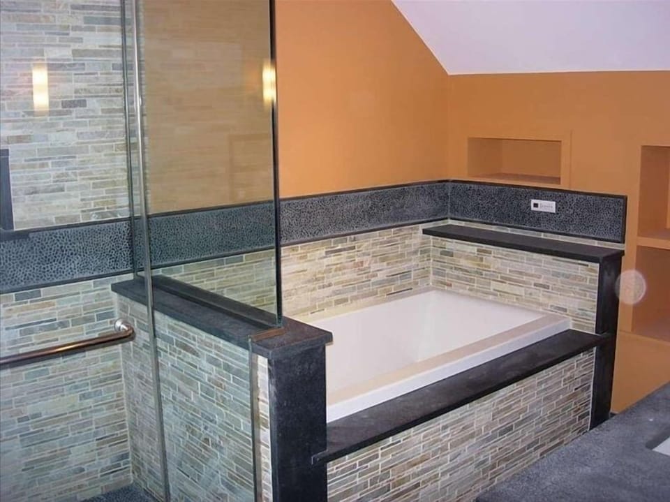 Bathroom 2 - airbath and skylight