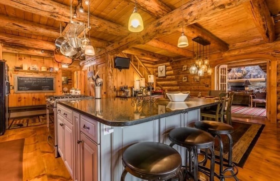 Redesigned luxury kitchen: large island, new appliances, 2 ovens, coffee bar…