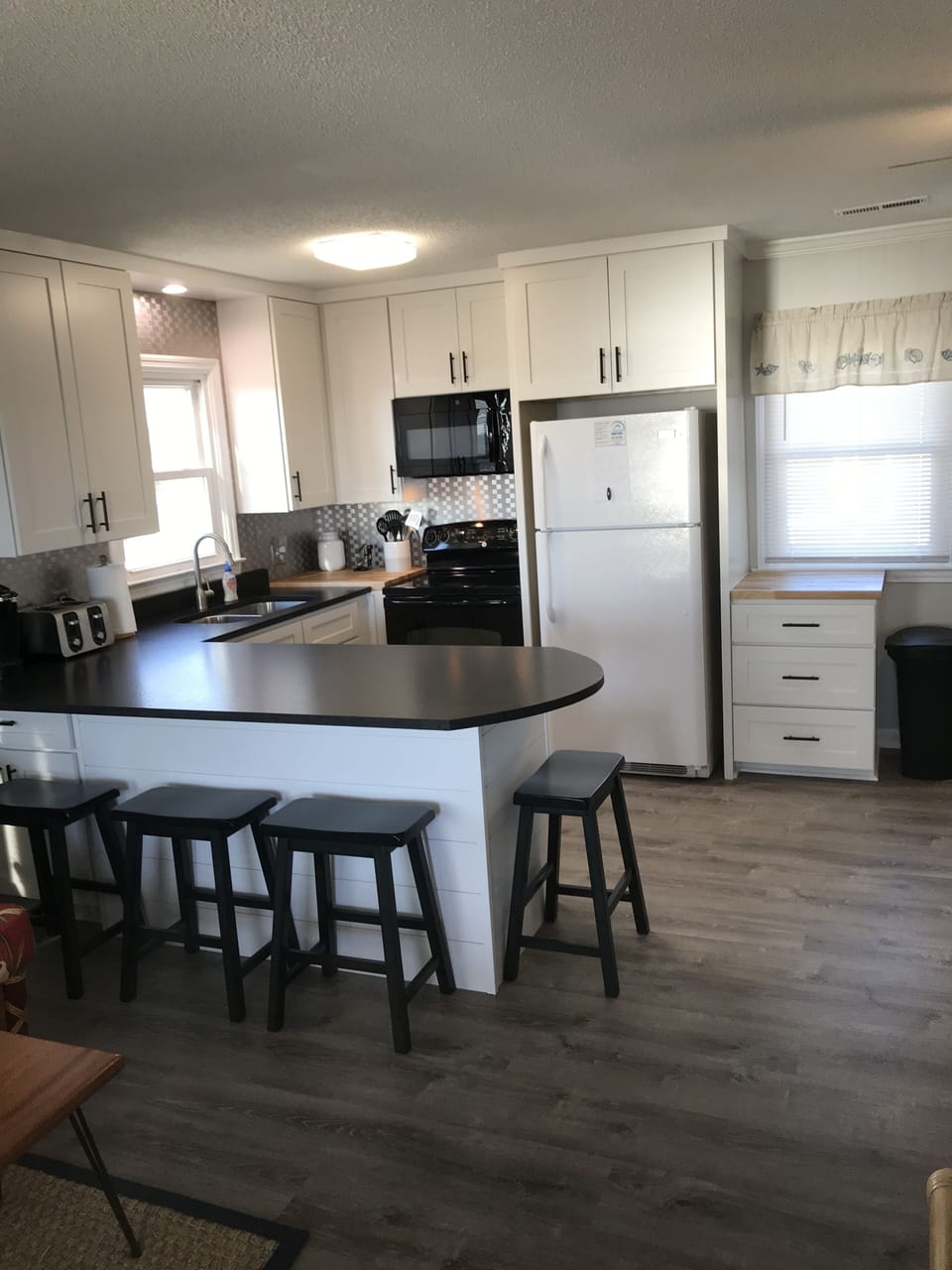 Eat-in kitchen