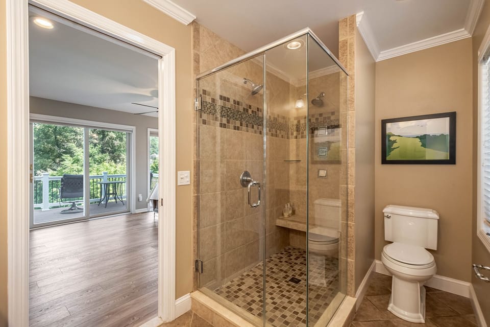 Main Level Primary Bathroom w. Walk-In Shower