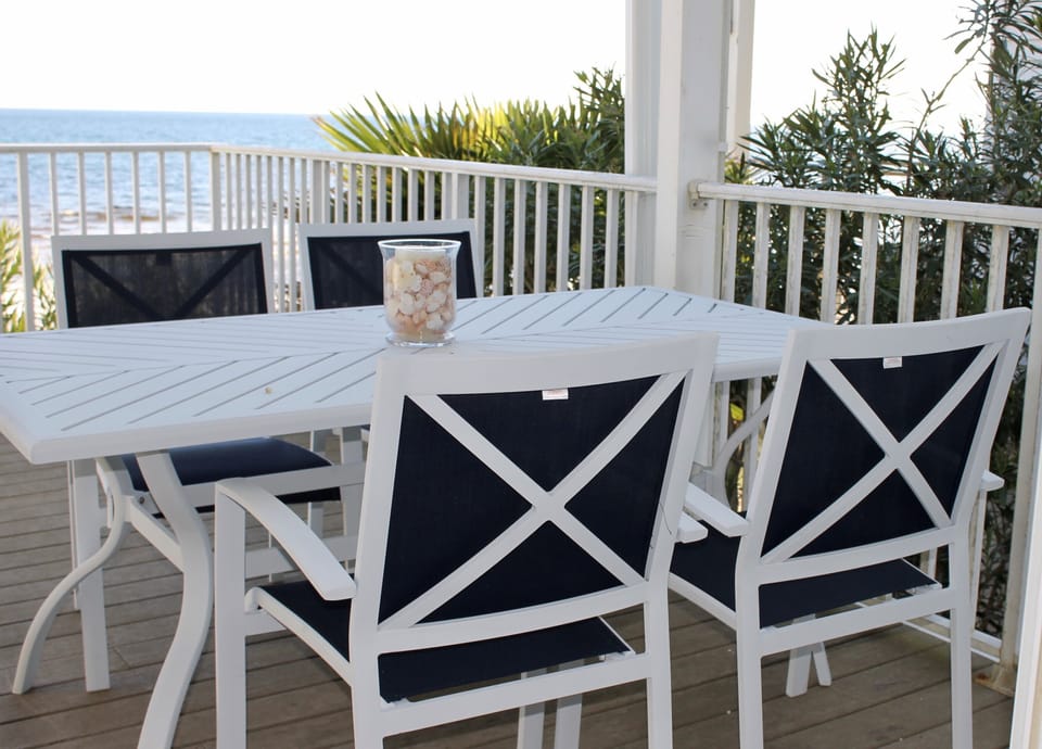 outdoor dining on lower deck