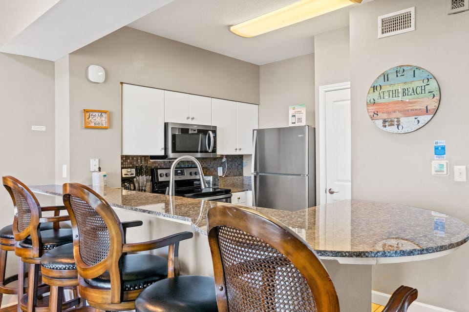 Kitchen with Breakfast Bar