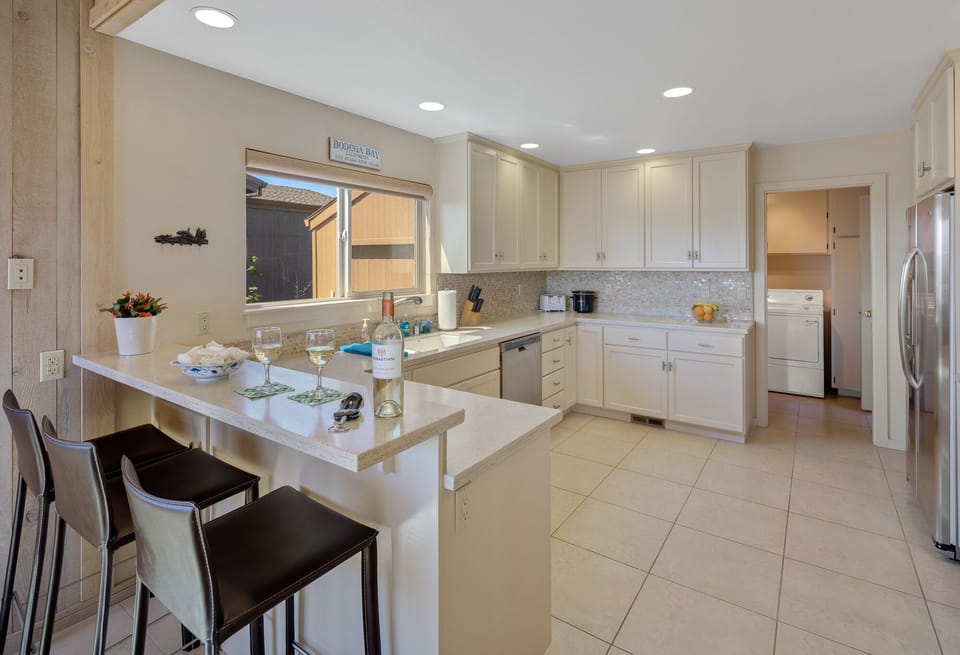 Kitchen and Dining Bar