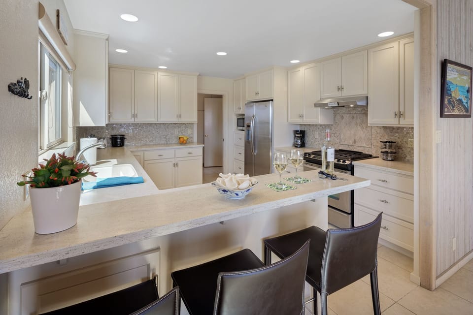 Kitchen and Dining Bar