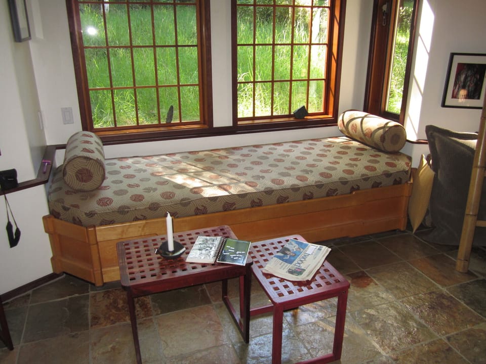 Convertible day bed