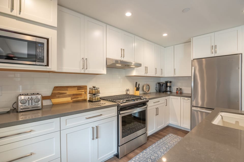 The suite offers a full size kitchen. The kitchen is fully equipped for cooking.