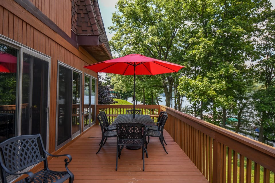 Main Level Deck - Dining for Six