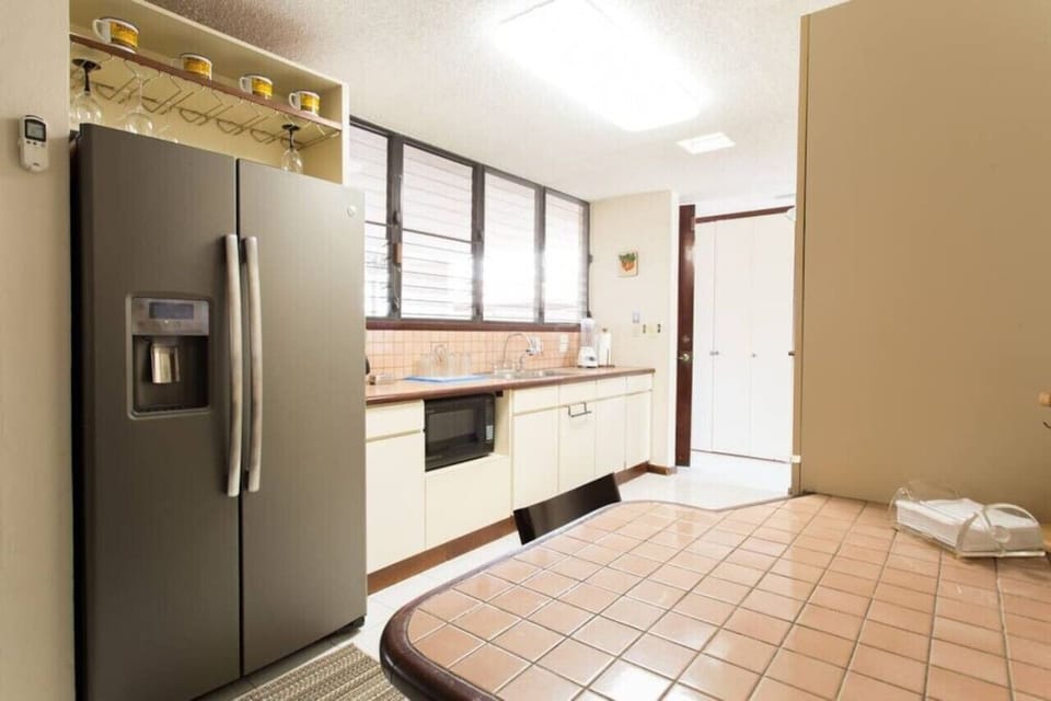 Full and equipped kitchen