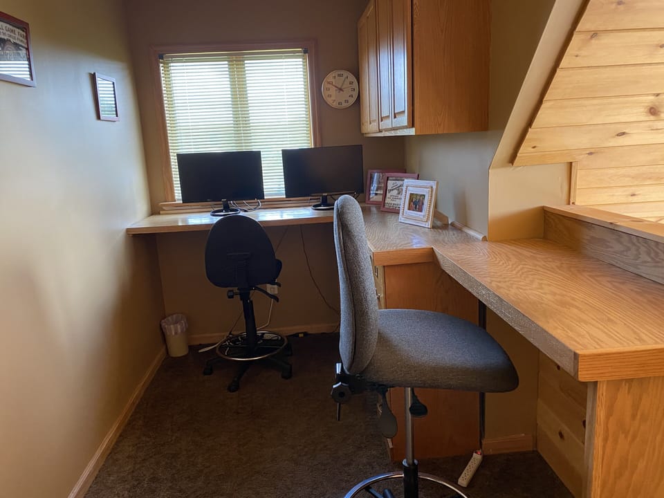 Office area in loft