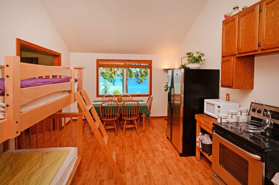 Kitchen, Dining, & Bunkbeds - Hardwood Flooring & Amazing Views!