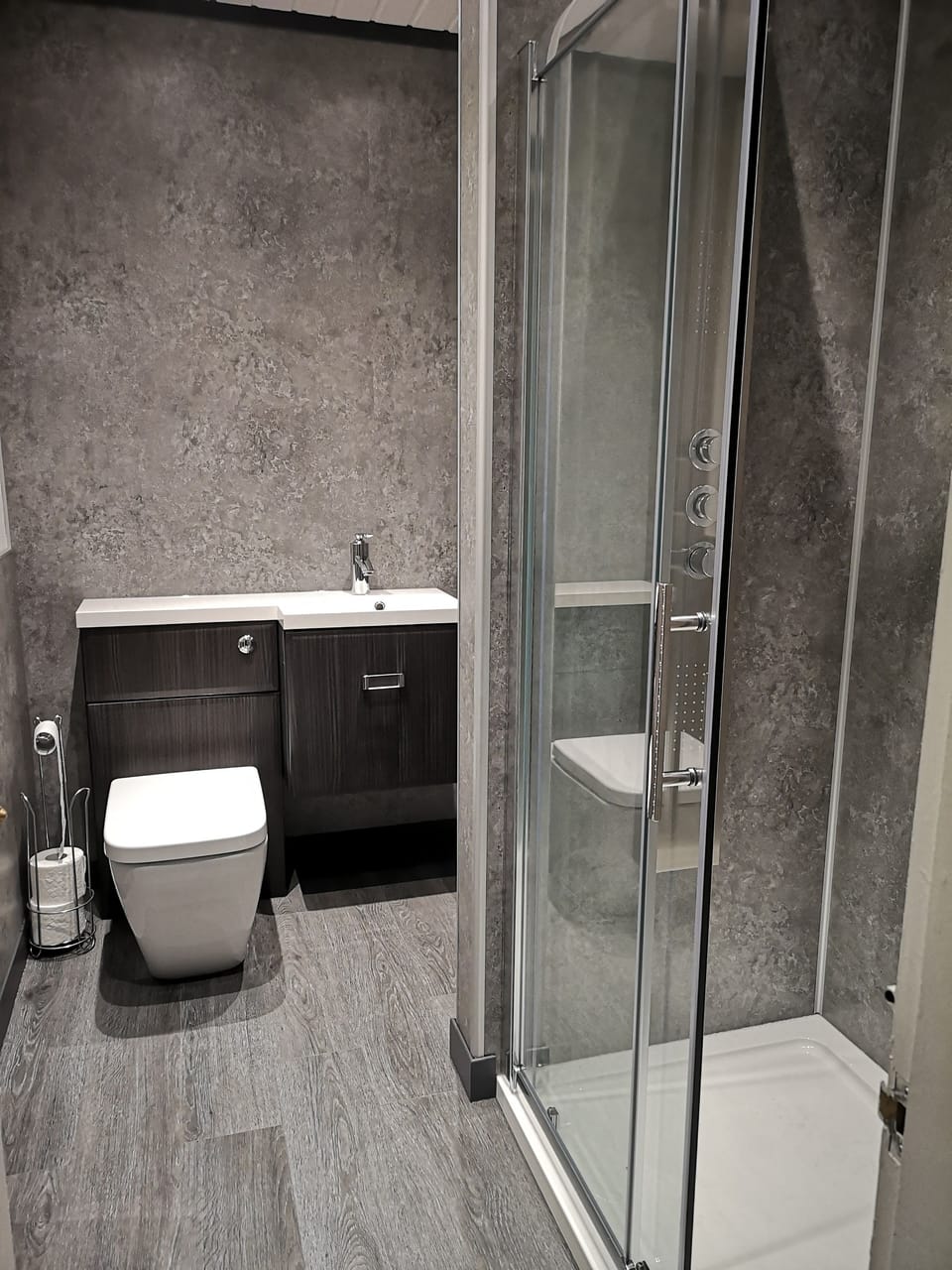 Walk in shower, new 2022