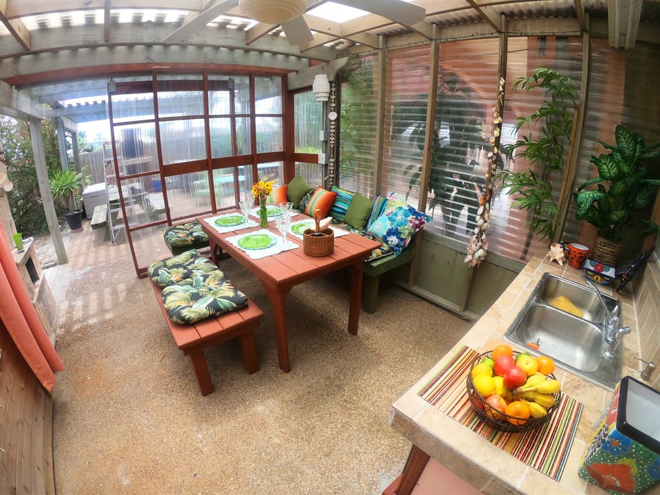Outdoor Windproof Dining and Kitchen