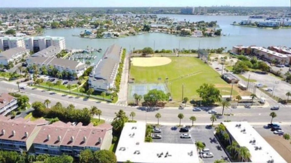Egan Park and public boat ramp with parking right across the street