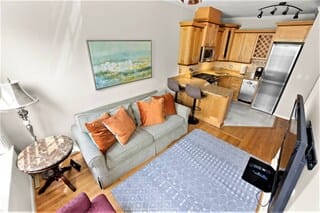 Tall ceilings, great light, nicely furnished