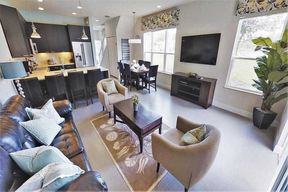 Lounge area with flat screen TV