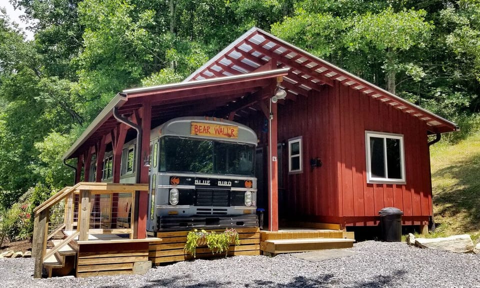 Bear Wall'r Bus and bunk house