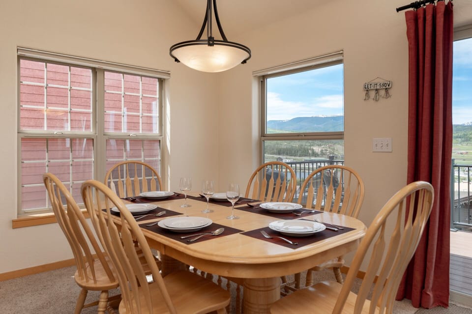 Dining & deck