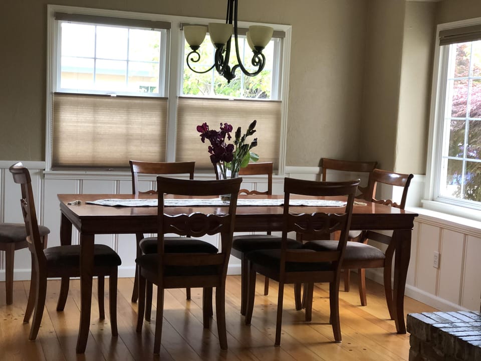 formal dining for up to 8