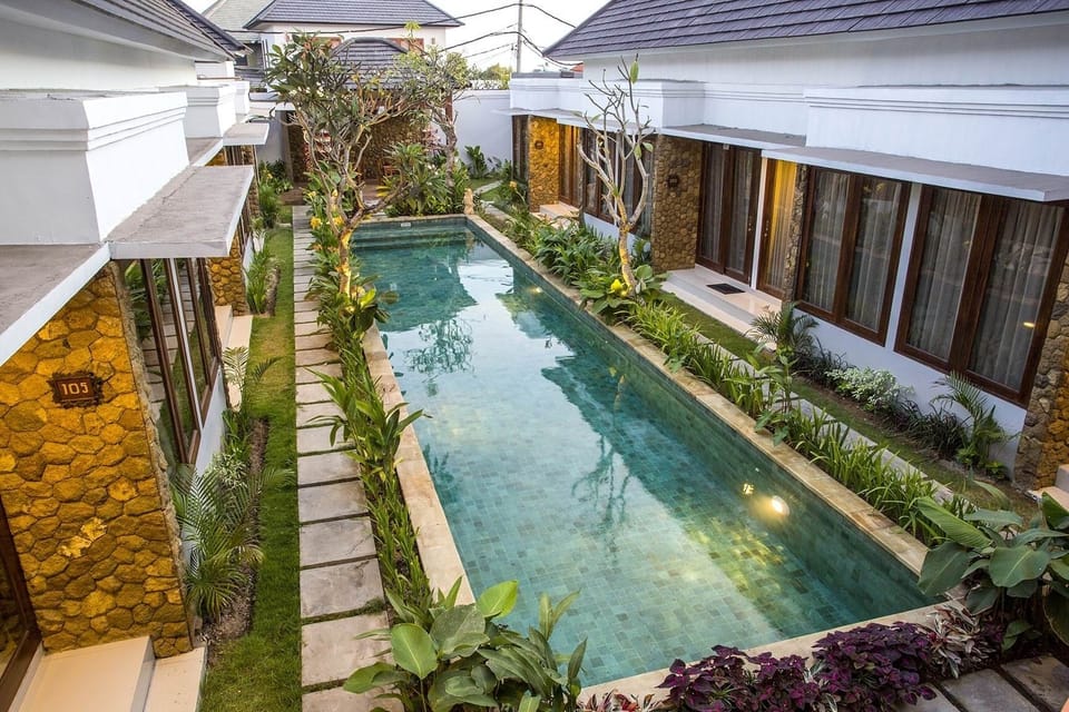 Big Villa 12 BR Sleeps 24+ Near Seminyak
