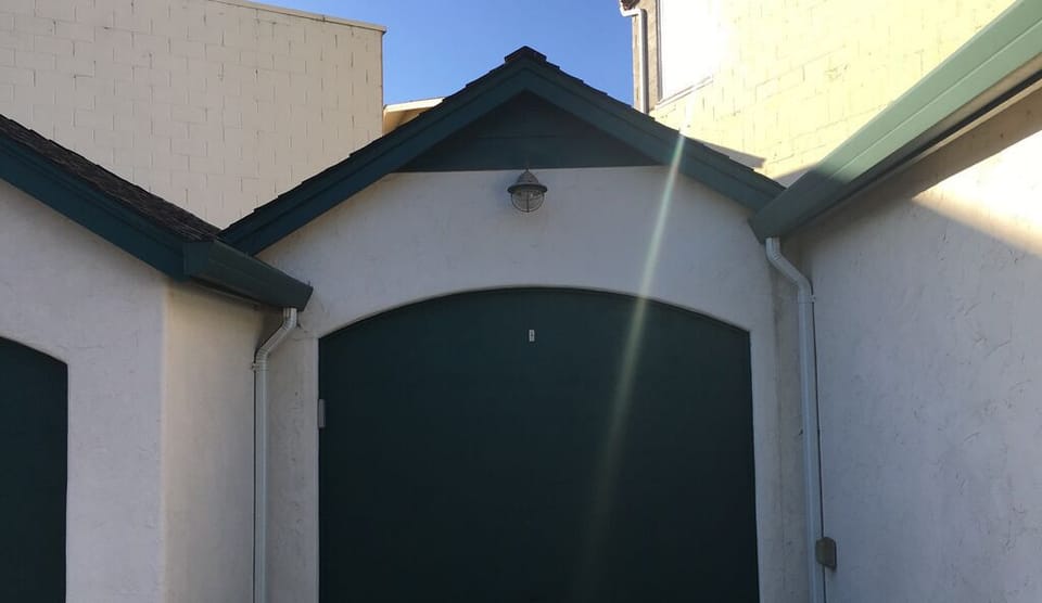 Parking: single garage 1/2 block away