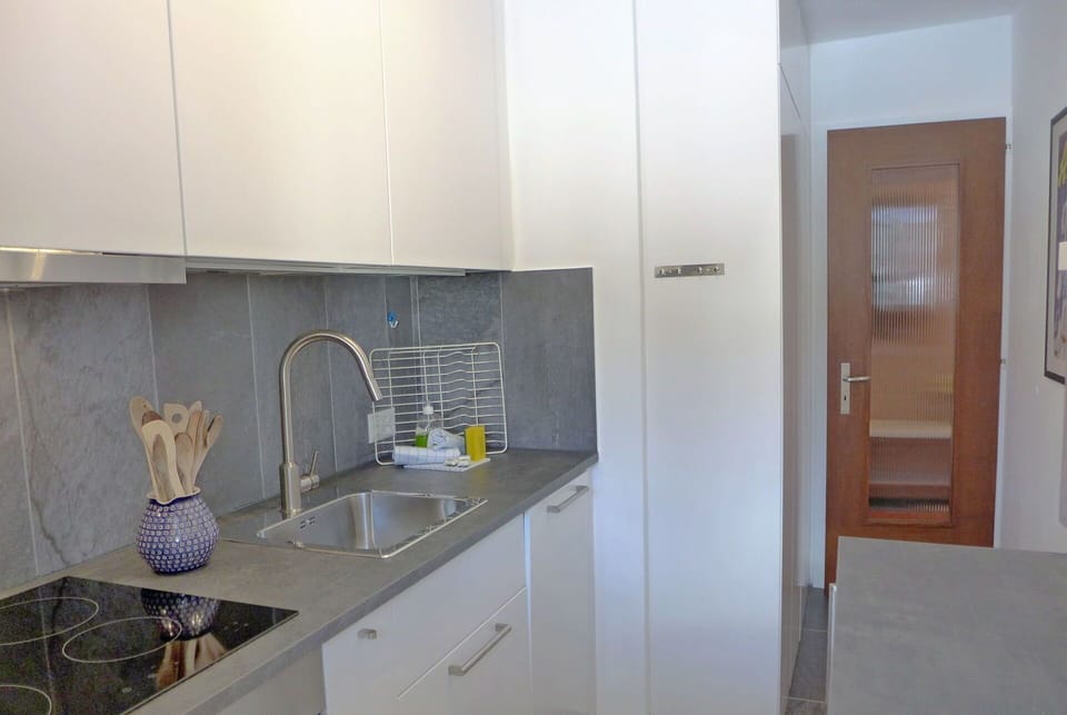 Property, Room, Countertop, Tile, Furniture, Kitchen, Floor, Real Estate, House, Cabinetry