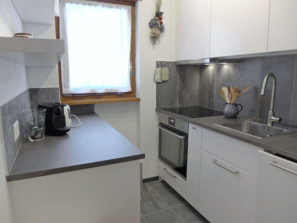 Property, Room, Countertop, Kitchen, Major Appliance, Furniture, Cabinetry, Kitchen Stove, Sink, House