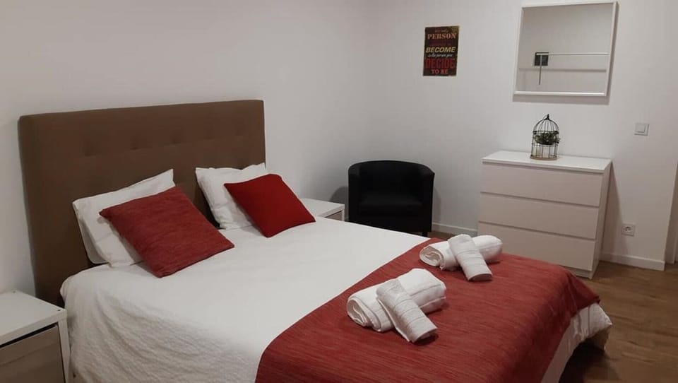 SUITE - RED ROOM , WITH A LITTLE LIVING-ROOM WITH A SOFÁ, AND A PRIVITE BATHROOM