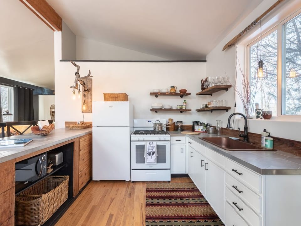 Newly renovated full kitchen!