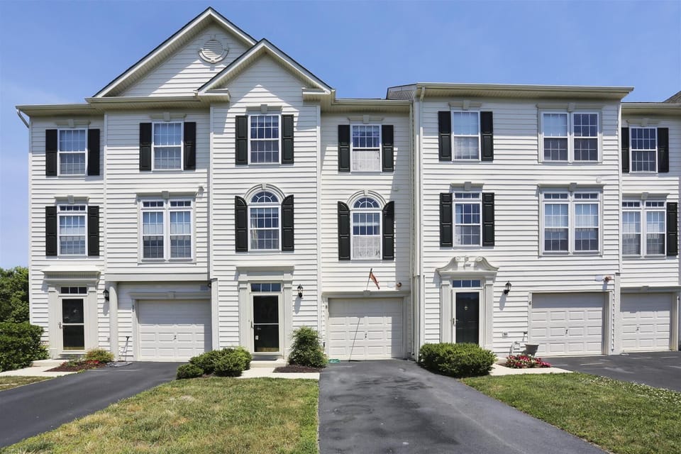 ,Front Elevation,