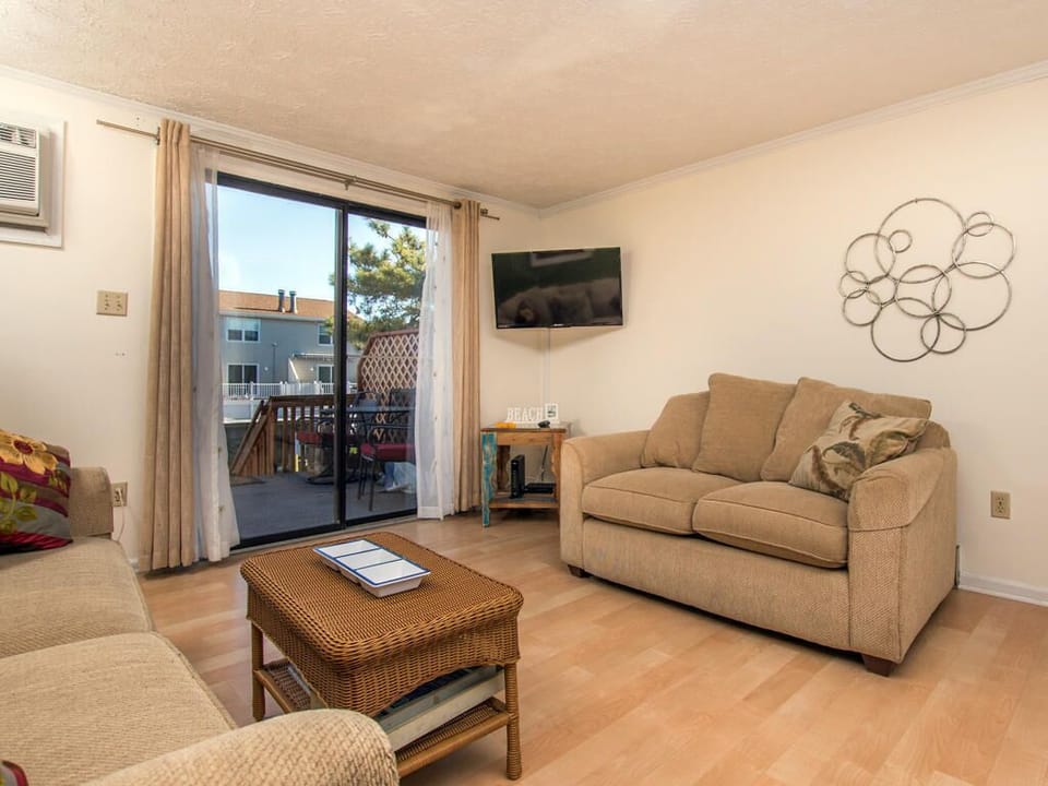 Living-Area-View-Point-2802-B