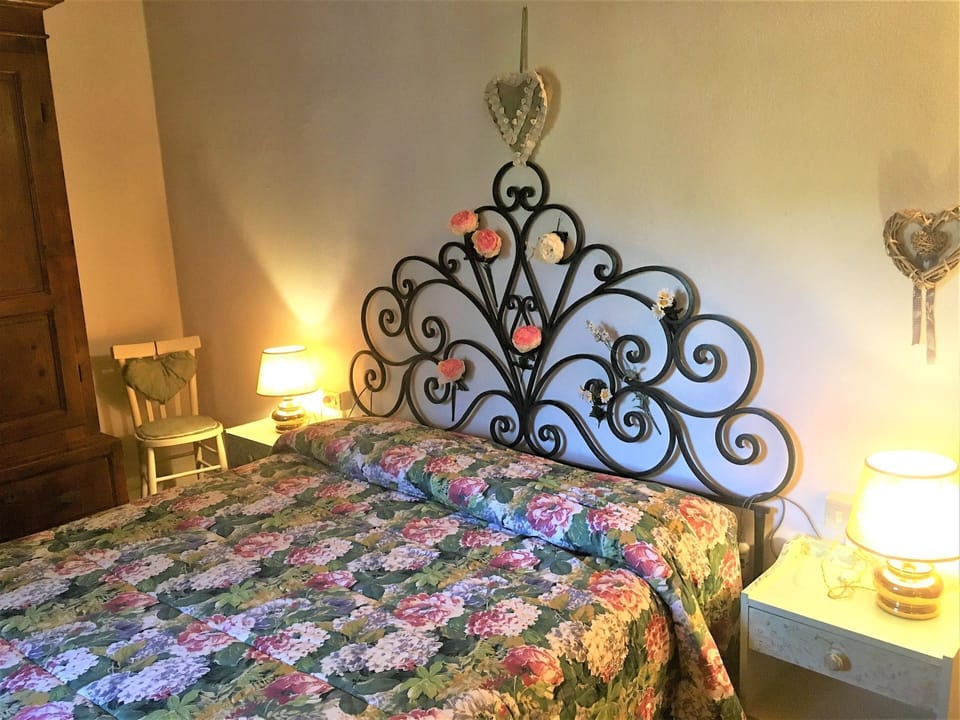 Bedroom, Bed, Room, Bed Frame, Furniture, Property, Interior Design, Bed Sheet, Iron, Wall