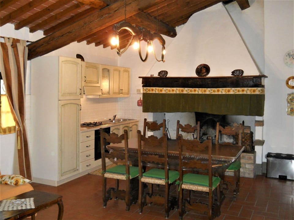 Room, Property, Building, Furniture, Interior Design, Beam, Ceiling, Real Estate, House, Floor