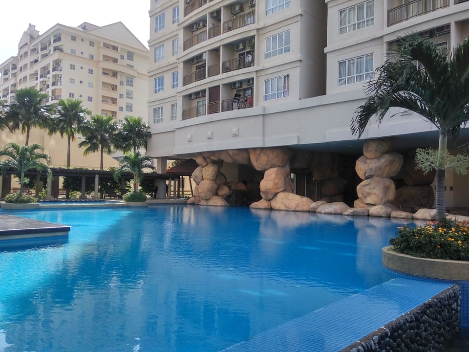 infinity swimming pool @Level 7