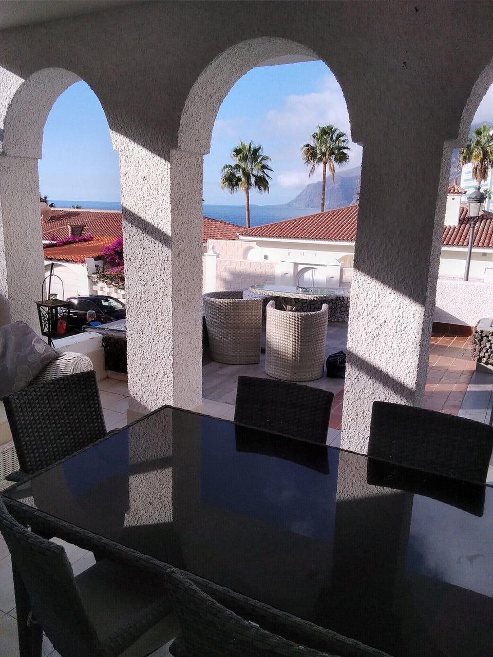 Covered terrace with alfresco dining