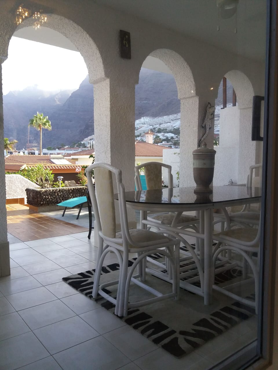 Covered terrace al fresco dining