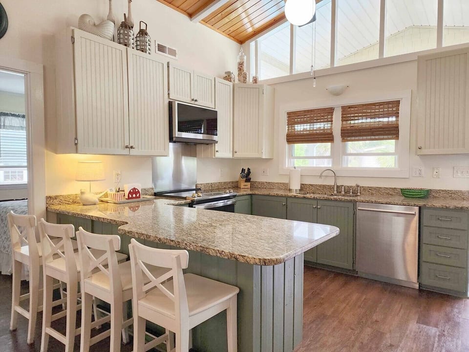 Breakfast Bar & Kitchen
