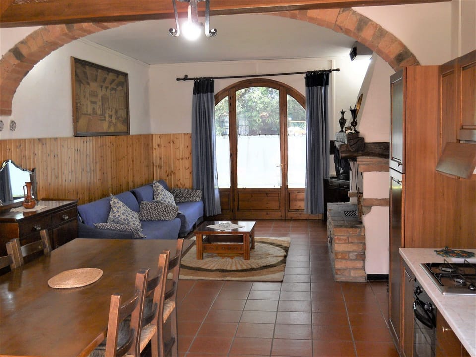 Room, Property, Building, Furniture, Interior Design, Ceiling, Floor, Countertop, Living Room, House