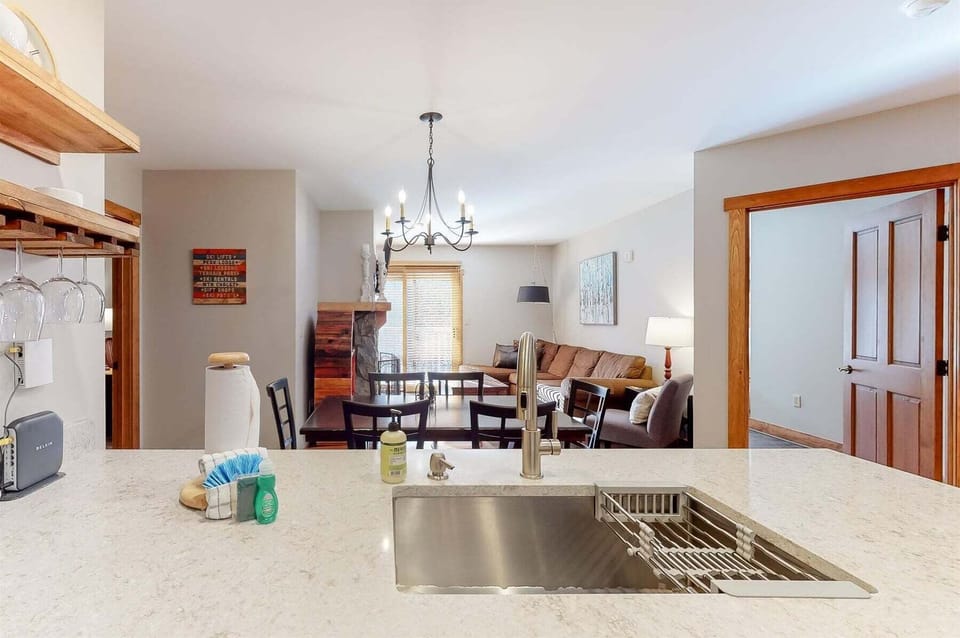 Light and bright kitchen in Red Hawk Lodge 2 bedroom