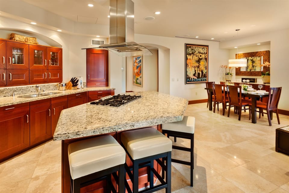 Indoor Dining For Six Bar Seating For Four and a Fully Equipped Kitchen