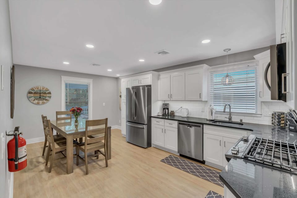 Large bright kitchen, fully stocked for home cooked meals away from home!