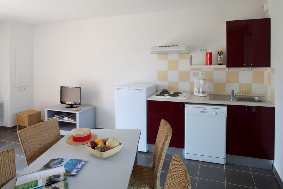 Make a quick meal in the kitchenette.