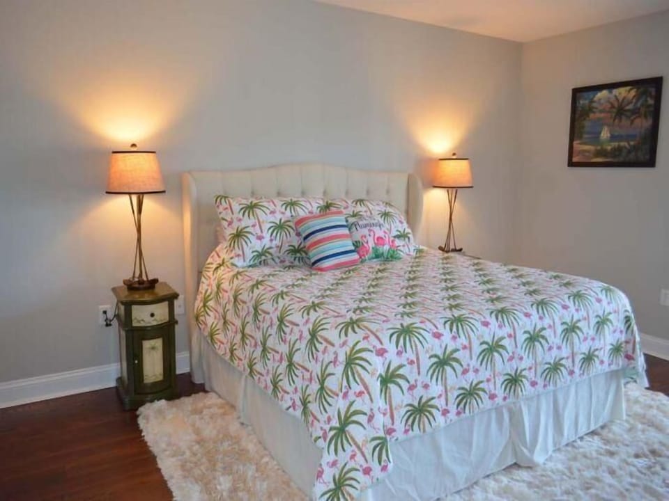 Bedroom 5 middle (1 King)