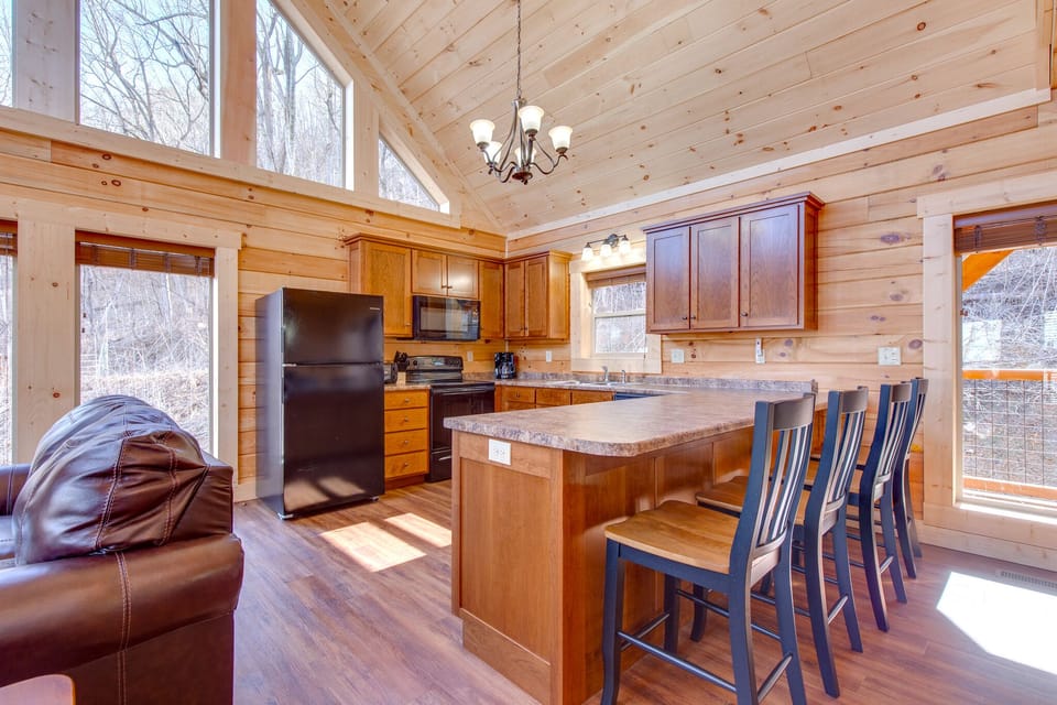 Breakfast Bar and Kitchen