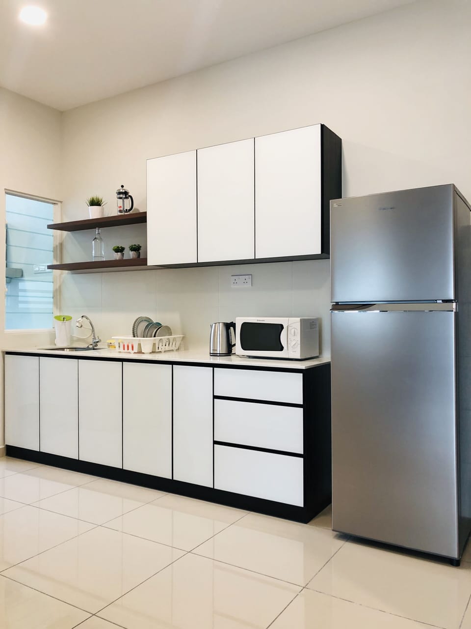 Dry kitchen, with water filter, refrigerator, electric kettle & microwave oven