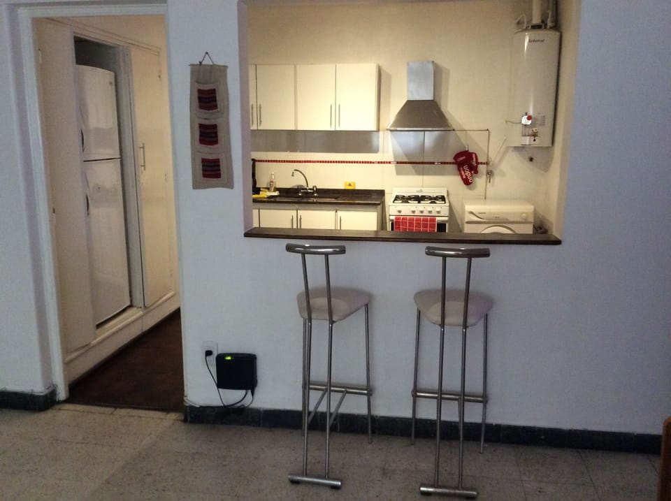 vista cocina con barra alta