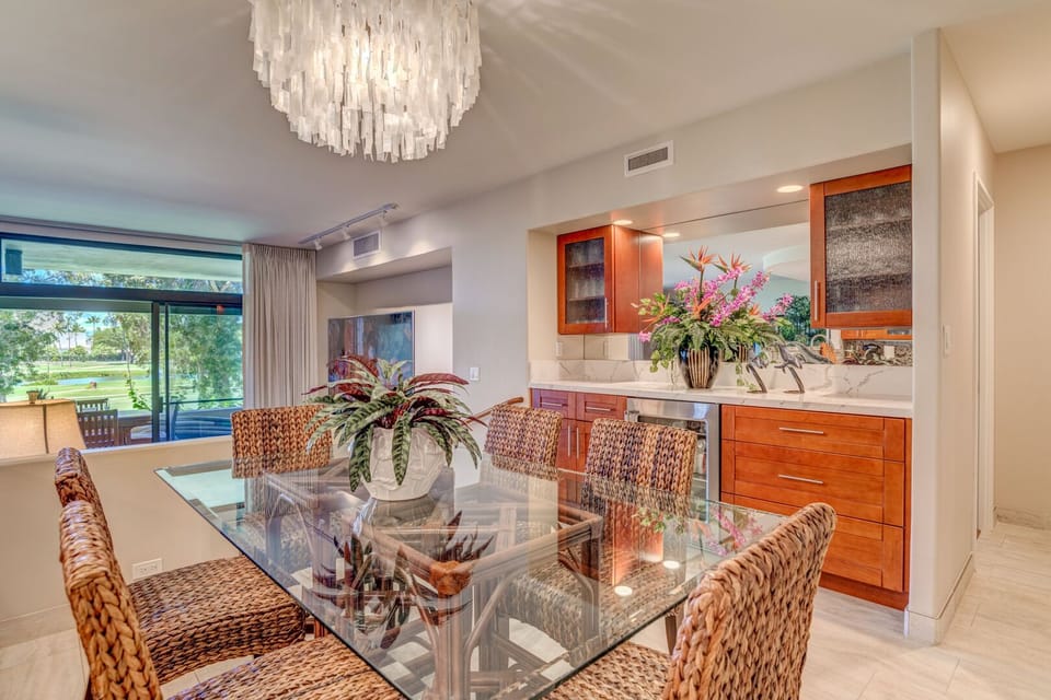 Luxurious wet bar