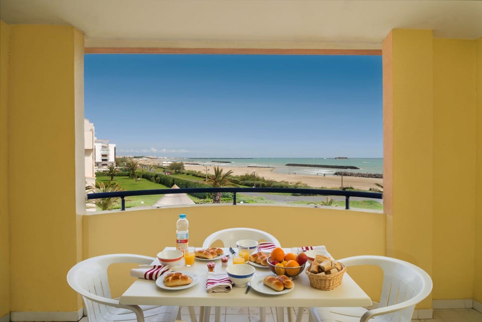 Enjoy your wine with the sunshine on your private loggia or terrace! Views vary.