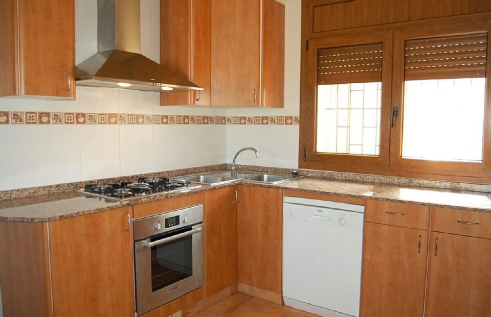 The large kitchen has all modern facilities